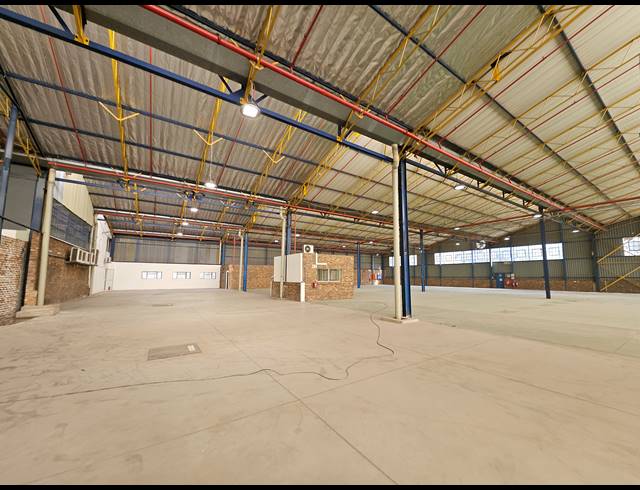 20,860M² WAREHOUSE FOR SALE IN CLAYVILLE